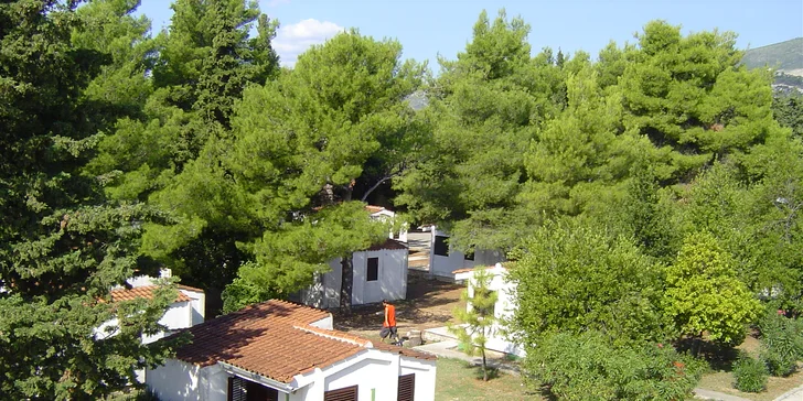 7 nocí all inclusive mezi Splitem a Trogirem: pokoje či bungalovy 100 metrů od moře, nápoje celý den