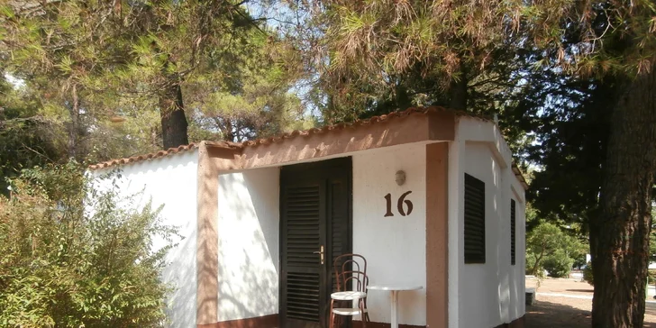 7 nocí all inclusive mezi Splitem a Trogirem: pokoje či bungalovy 100 metrů od moře, nápoje celý den