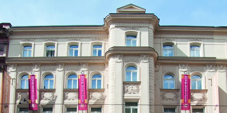 Od hotelu k Václavskému náměstí to budete mít jen 10 minut pěšky.