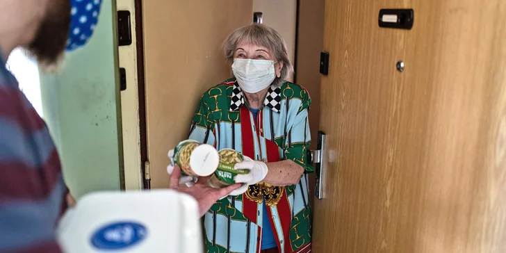 Potěš obědem: projekt, který pomáhá sociálním podnikům a seniorům v tíživé situaci