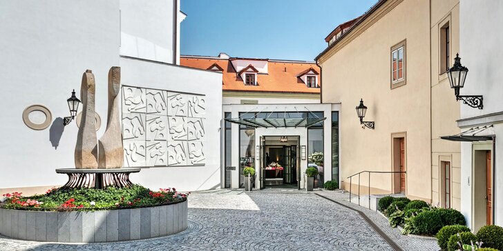 Luxusní pobyt v Praze: hotel v klášteře na Malé Straně se snídaní a parkováním zdarma