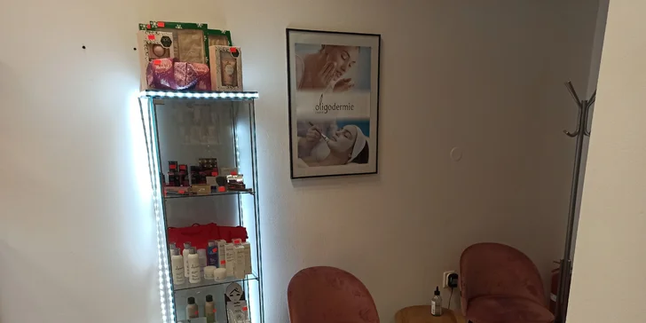 Vyzkoušejte čištění pleti pomocí ultrazvukové špachtle nebo diamantové microdermabraze vč. světelné terapie