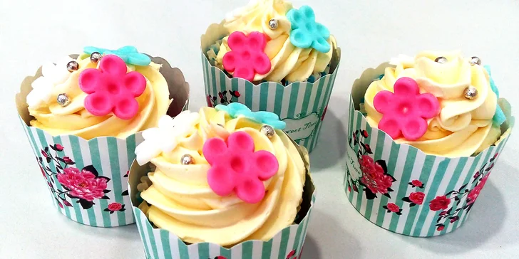 Sladké pokušení: cupcakes i čokoládový, ovocný, jogurtový a Pavlova dort