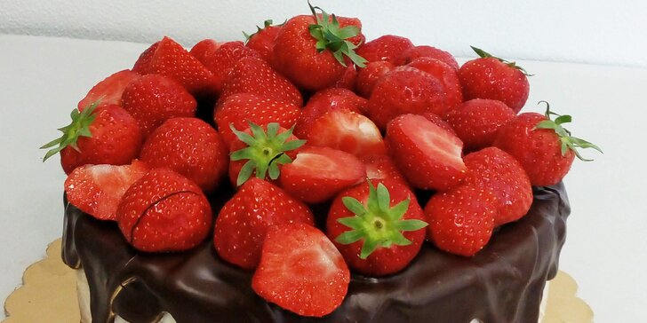 Sladké pokušení: cupcakes i čokoládový, ovocný, jogurtový a Pavlova dort