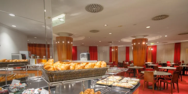Luxusní pobyt ve 4* hotelu na Vinohradech: snídaně a možnost wellness