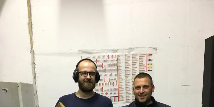 Střelecké balíčky pro 1 i 2 osoby: až 10 zbraní a 51 nábojů, pistole, brokovnice, samopaly i pušky