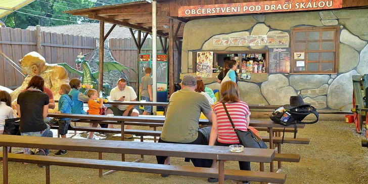 Vstup do strašidelného zámku Draxmoor s fantastickou expozicí a 3D kinem