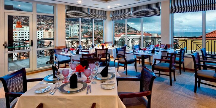 Letecky na Madeiru: 3* hotel v centru Funchalu se snídaní a střešní terasou