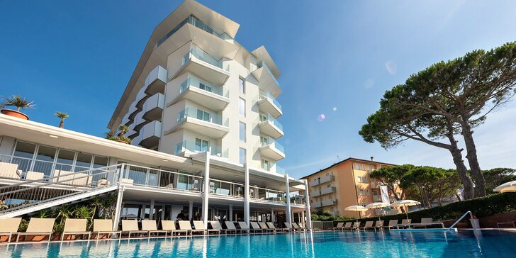 Italské letovisko Caorle: 4* hotel 80 metrů od pláže, se snídaní, bazénem a dětským hřištěm