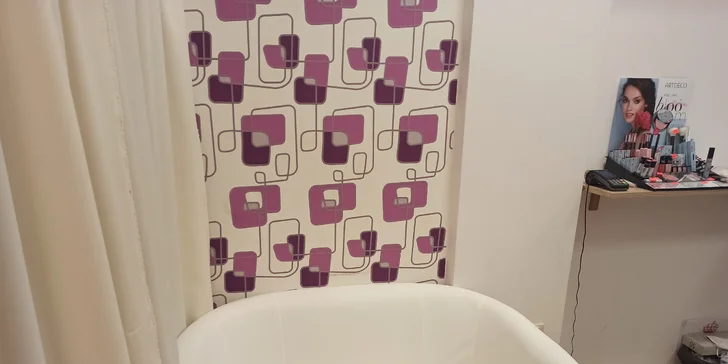 Krásné nehty na prvním místě: pedikúra včetně lakování či peelingu