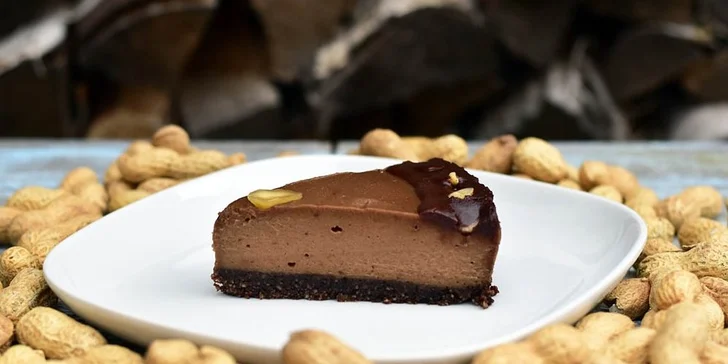8 různých kousků raw dortu v jednom: ananas, brownies, vanilka i jahoda