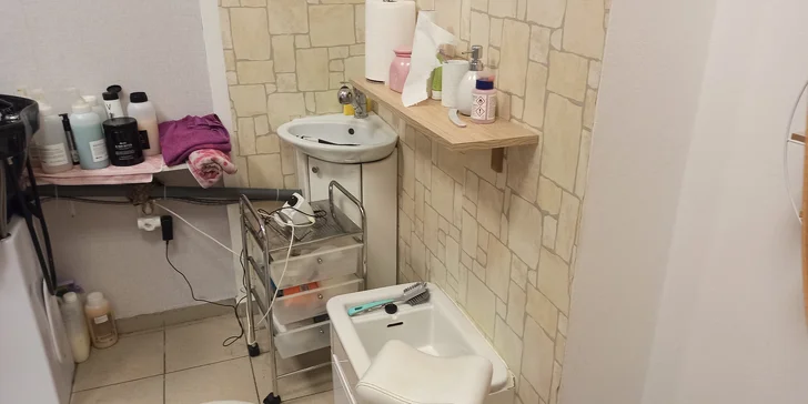 Krásné nehty na prvním místě: pedikúra včetně lakování či peelingu