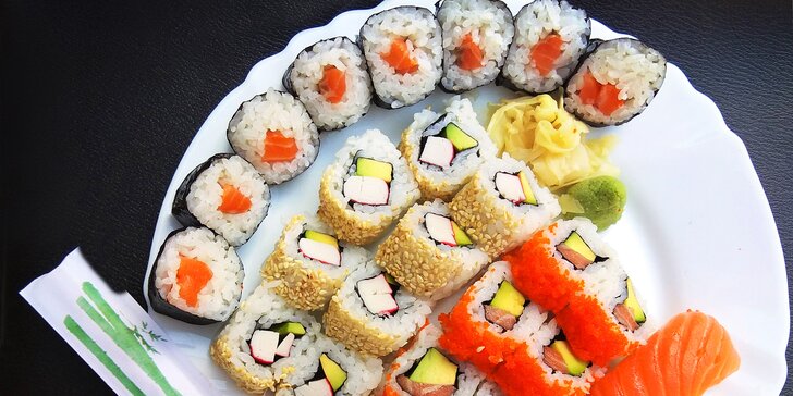 Dobrota na doma i do parku: 18–28 ks sushi s lososem i kaviárem s sebou