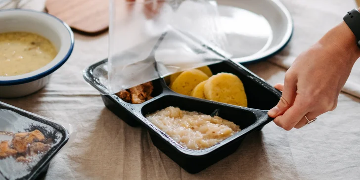 3× 100 Kč na první 3 objednávky přes Wolt: platí na restaurace i obchody