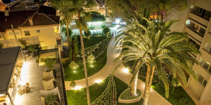 Léto v Černé Hoře: 4* hotel přímo u pláže, s bazénem, wellness a snídaní