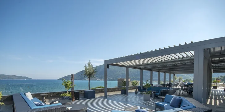 Léto v Černé Hoře: 4* hotel přímo u pláže, s bazénem, wellness a snídaní