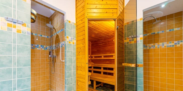 Privátní wellness pro pár: 80 min. relaxu v sauně a perličkové vaně i s nápoji