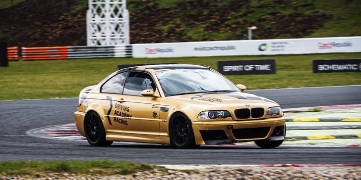 Až 9 kol na jednom ze 3 okruhů v BMW M3 nebo 130i Cup s rallye závodníkem Martinem Semerádem