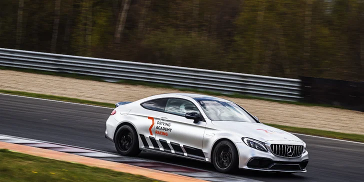 Na okruhu v supersportu AMG C63 Clubsport: 1–9 kol s rallye závodníkem Martinem Semerádem