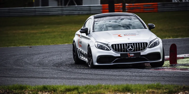 Na okruhu v supersportu AMG C63 Clubsport: 1–9 kol s rallye závodníkem Martinem Semerádem