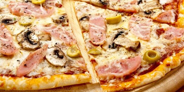50% sleva na skvělou obří pizzu až pro 4 osoby