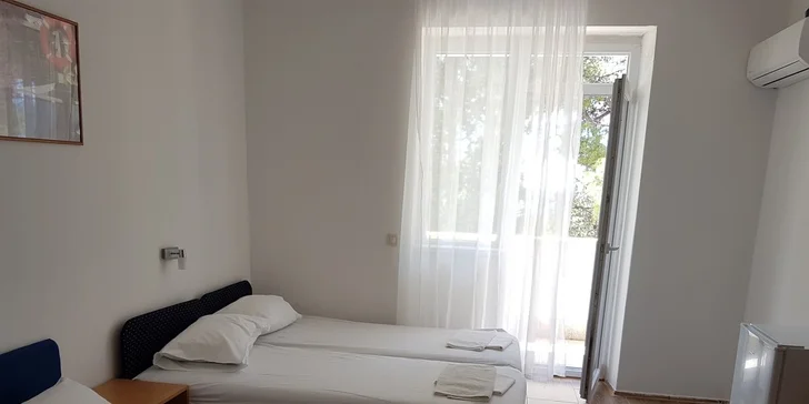 Letní dovolená na Makarské riviéře: hotel u pláže a s polopenzí, dítě do 11,9 let zdarma