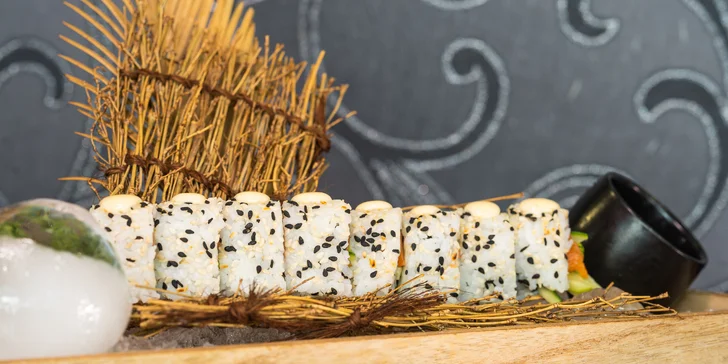 Pestré sushi sety u Stodolní: 24–70 rolek s rybami i zeleninou