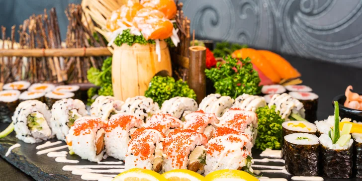 Pestré sushi sety u Stodolní: 24–70 rolek s rybami i zeleninou
