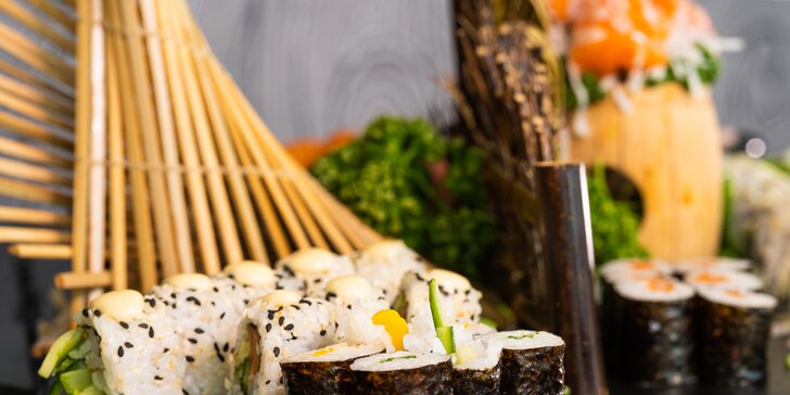 Pestré sushi sety u Stodolní: 24–70 rolek s rybami i zeleninou