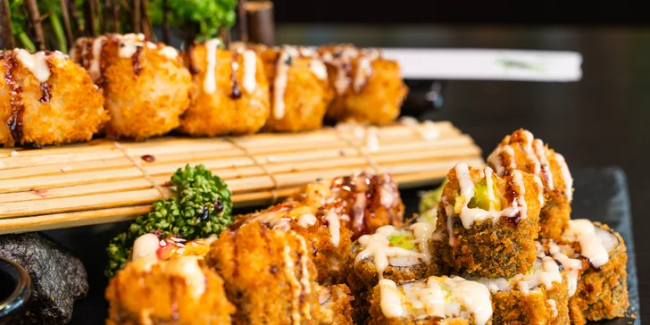 Pestré sushi sety u Stodolní: 24–70 rolek s rybami i zeleninou