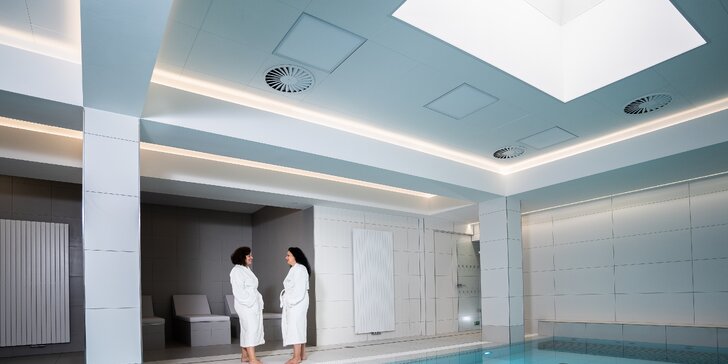 Relaxace v Karlových Varech: hotel přímo u kolonády, nové wellness centrum, procedury a polopenze