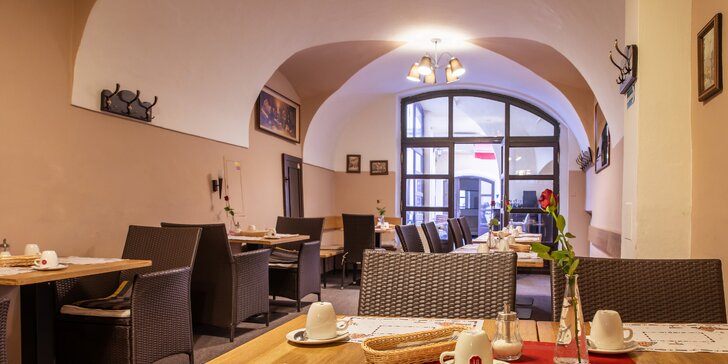 Karel IV. doporučuje: pizza nebo těstoviny a dezert v restauraci v centru Prahy