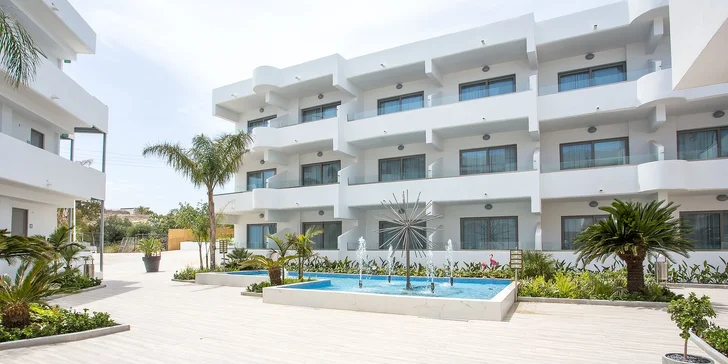 Letecky na Rhodos: 3* resort na klidném místě s aquaparkem a all inclusive