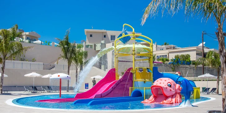 Letecky na Rhodos: 3* resort na klidném místě s aquaparkem a all inclusive