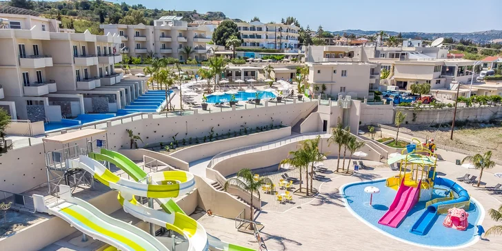 Letecky na Rhodos: 3* resort na klidném místě s aquaparkem a all inclusive