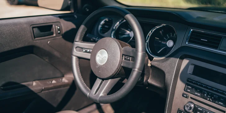 Ford Mustang Convertible: 30min. jízda i zapůjčení vozu až na 48 hodin