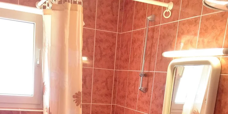 Každý pokoj má vlastní koupelnu. 