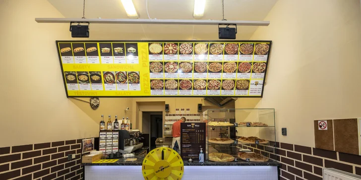 Pizza o průměru 32–40 cm dle výběru: prosciutto e funghi, quattro formagi i diavola s chorizem