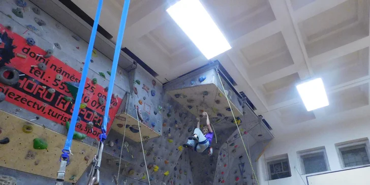 2 hodiny na lezecké stěně pro 1 nebo 2 osoby vč. zapůjčení jisticích pomůcek