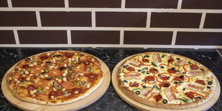 Pizza o průměru 32–40 cm dle výběru: prosciutto e funghi, quattro formagi i diavola s chorizem
