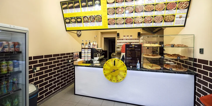 Pizza o průměru 32–40 cm dle výběru: prosciutto e funghi, quattro formagi i diavola s chorizem