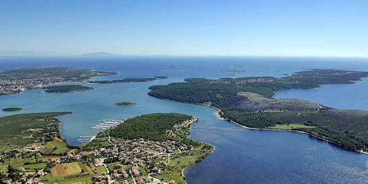 Jižní Istrie pro páry i rodiny: apartmán až pro 7 osob u krásné přírodní rezervace Kamenjak