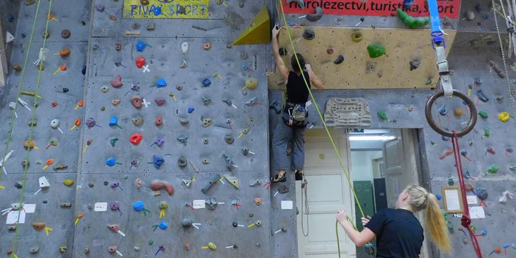 2 hodiny na lezecké stěně pro 1 nebo 2 osoby vč. zapůjčení jisticích pomůcek