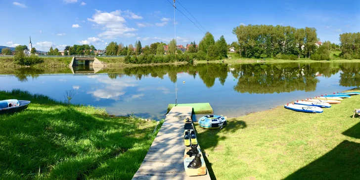 Paddleboardy na Lipně: půjčení na 30 minut, 1–5 hodin nebo třeba celý den
