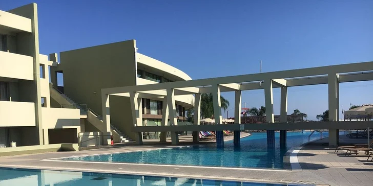 Rhodos all inclusive vč. letenky: 4* resort v letovisku Kalithea s bazény, 150 m od pláže