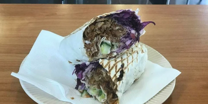 Kebab v Táboře a Sezimově Ústí: döner, dürüm, box s hranolky i malý talíř