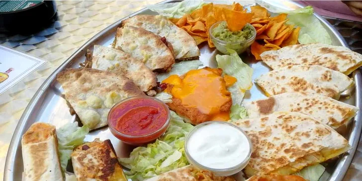 Jak chutná Mexiko: Vegetariánské plato tradičních dobrot pro 2–3 osoby