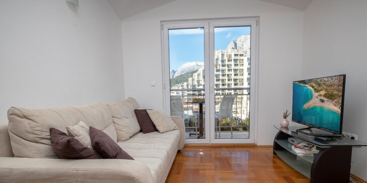 Dovolená na Makarské: moderní apartmány s balkónem, na pláž jen 50 metrů