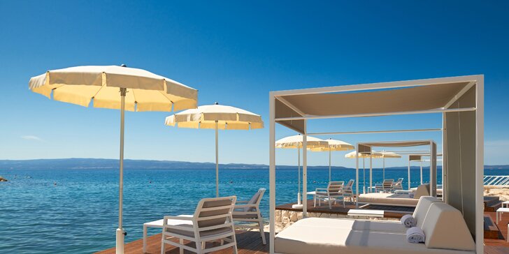 Dovolená ve Splitu: krásný plážový resort s venkovním bazénem i wellness a se snídaní