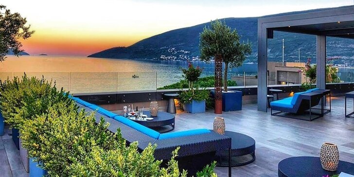 Léto v Černé Hoře: 4* hotel přímo u pláže, s bazénem, wellness a snídaní
